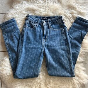 👖HOLLISTER ULTRA HIGH RISE MOM JEANS👖